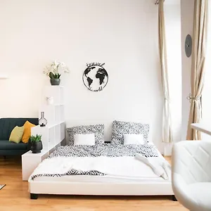 New Dohany Street Apartment
