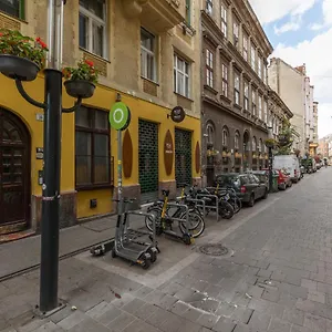 Kazinczy 10 With 3 Bedrooms Apartment