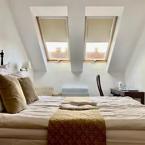 Opera16 Guestrooms ゲストハウス