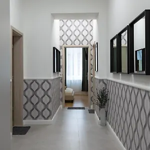 Holidays Courtyard Apartment